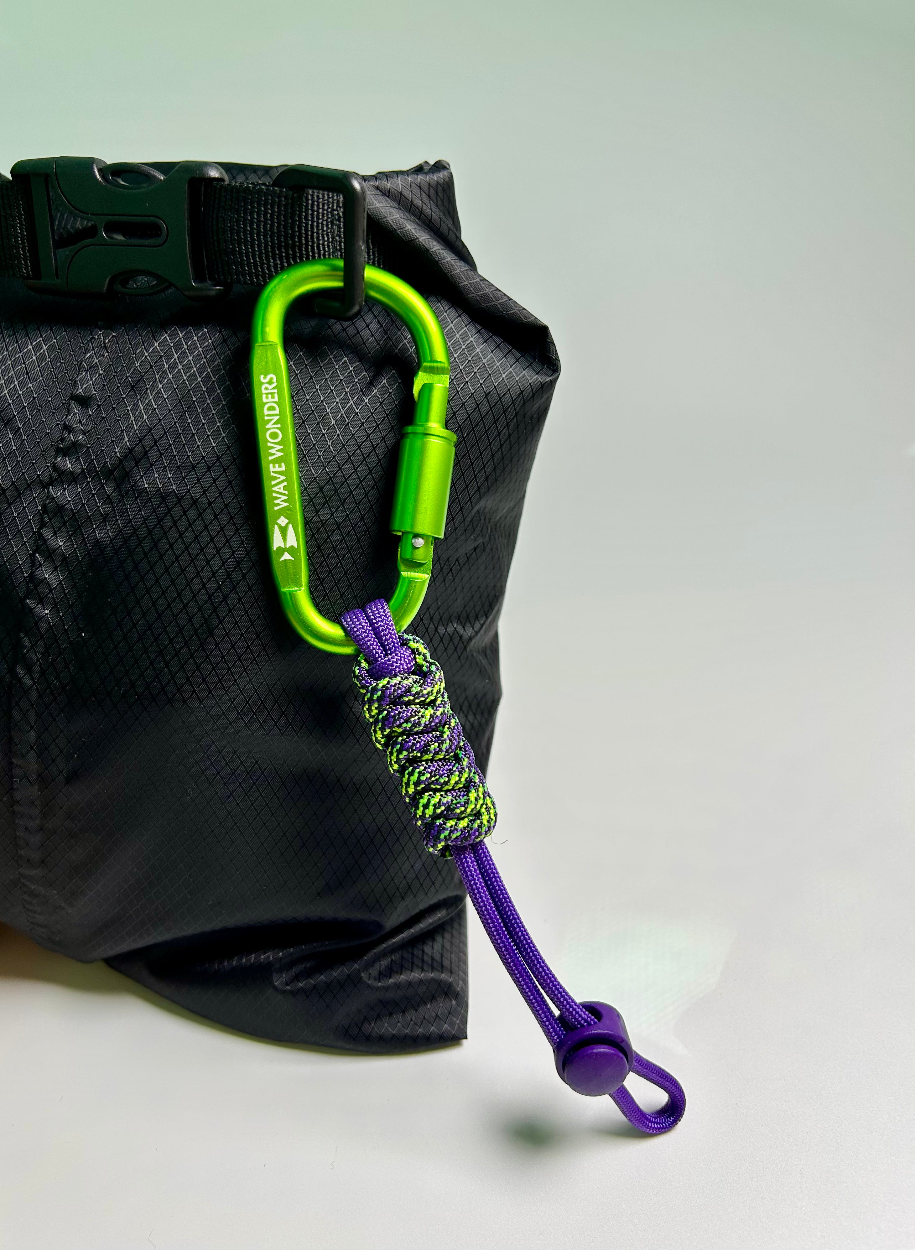 locking carabiner hook for outdoor gear
